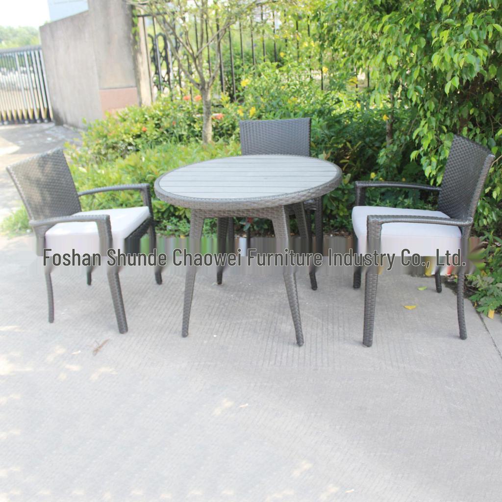 Outdoor Leisure Dining Set: Woven Rattan Table and Chairs for Hotel or Patio