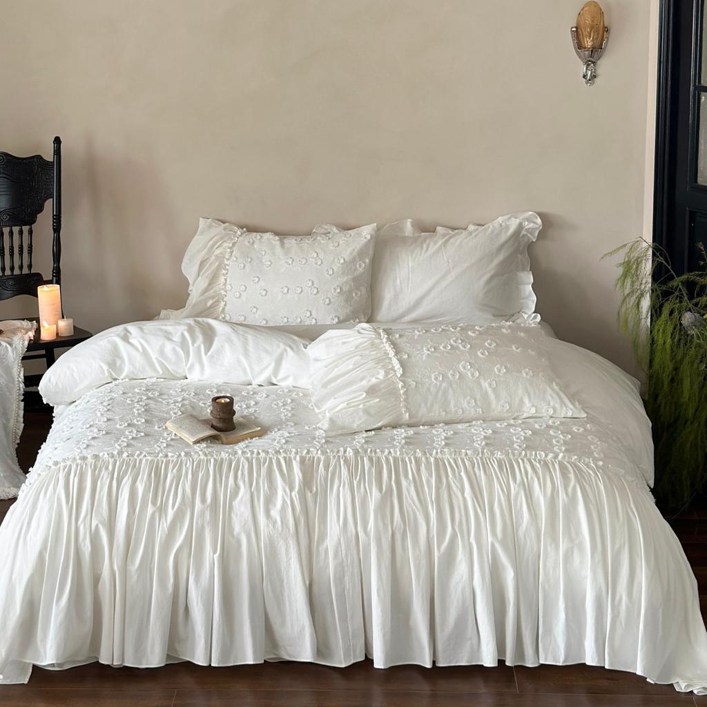Cotton Bedding Four-piece Set French Romantic White Lovers Skin-friendly Breathable Quilt Cover Sheet Pillowcase Set