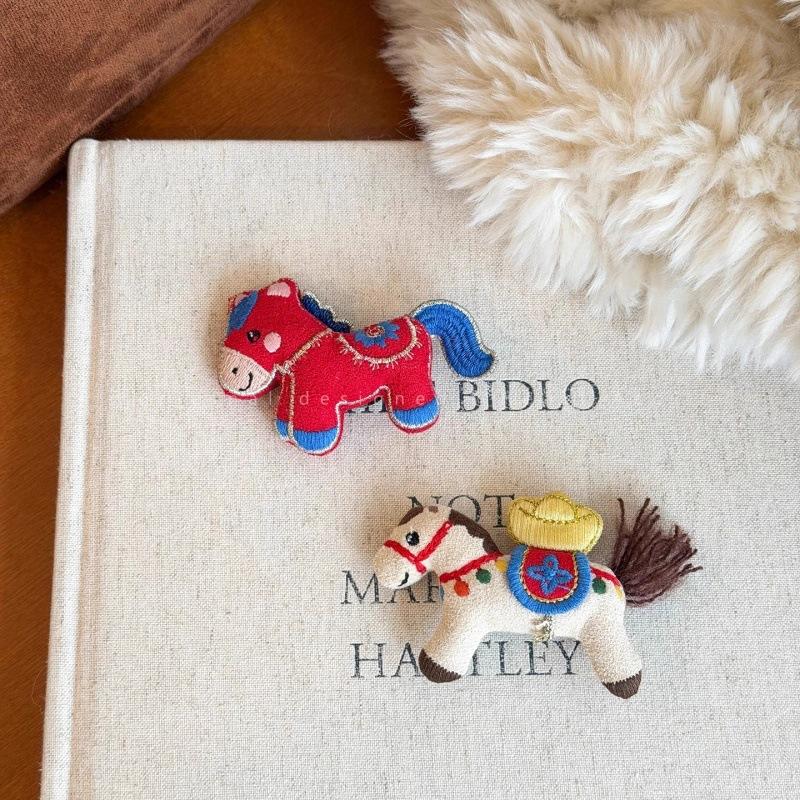 New Pony-shaped Brooch Cute Cartoon Horse Clamp Adorable Accessory for Clothes Horse-year New Year Ornament Gifts DIY Handmade