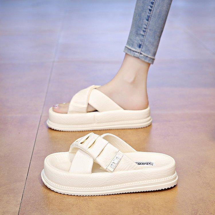 Fairy wind with skirt, thick-soled cool slippers, women's summer wear fashion 2025 new super fire going out beach sandals