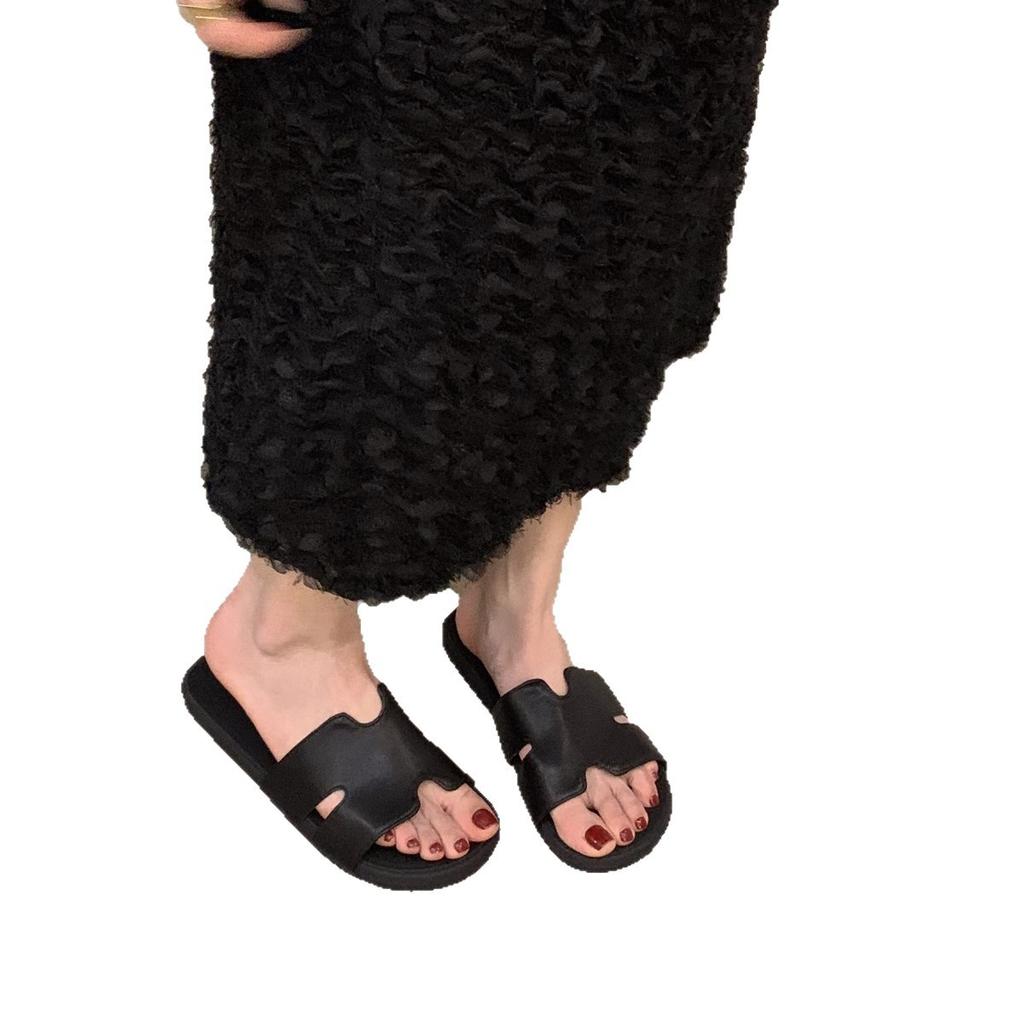Flat-bottomed French small cool slippers women's shoes fashion outer wear 2025 new summer skirt seaside beach sandals