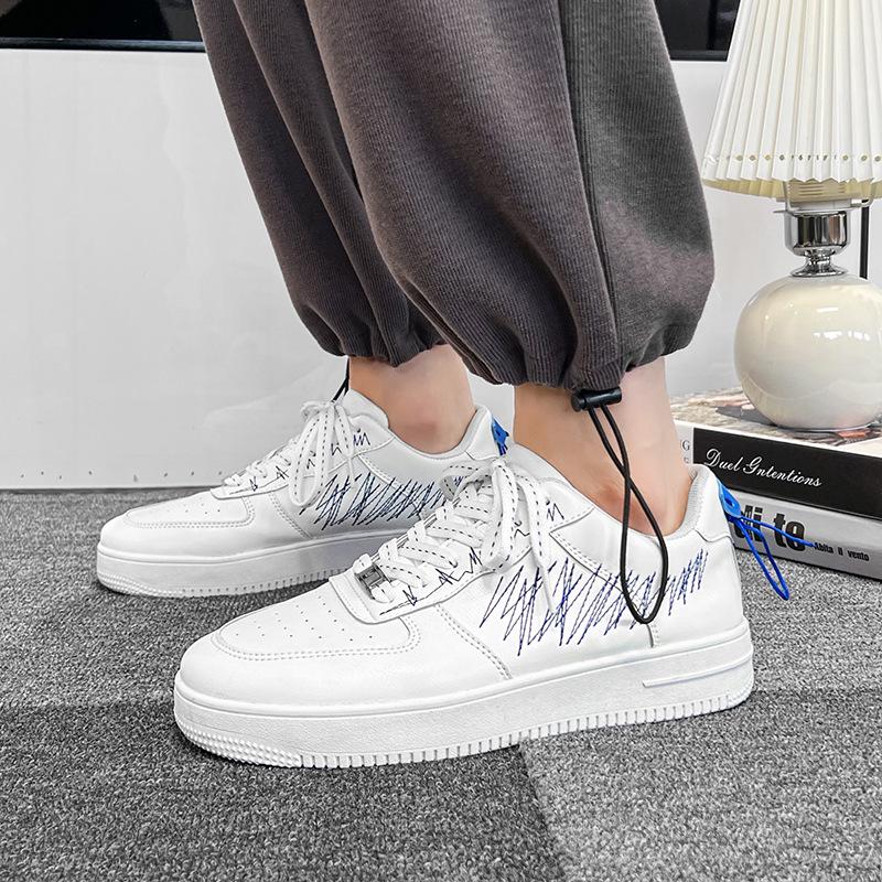 Herbst neue kleine weiße Schuhe lässige vielseitige Board-Schuhe atmungsaktive Herrenschuhe Studenten Low-Top Sportschuhe