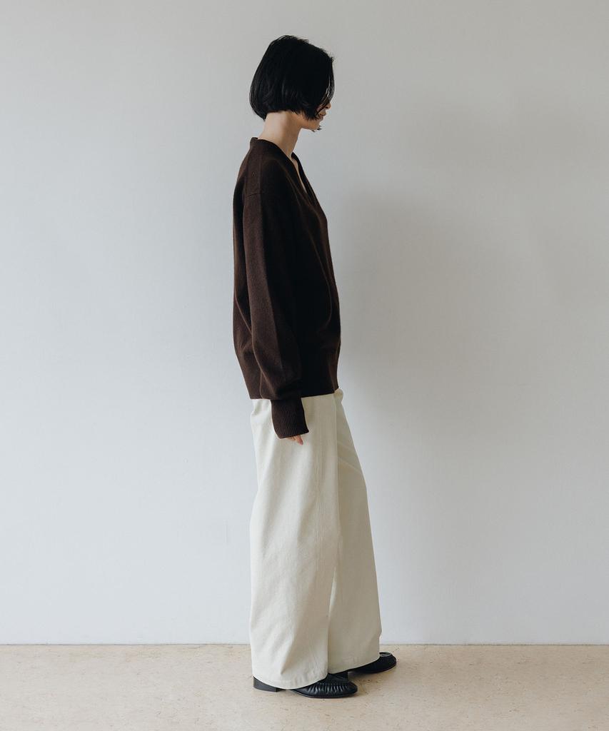 Beullaengkeulumumeon Over V-Neck Knit_Brown