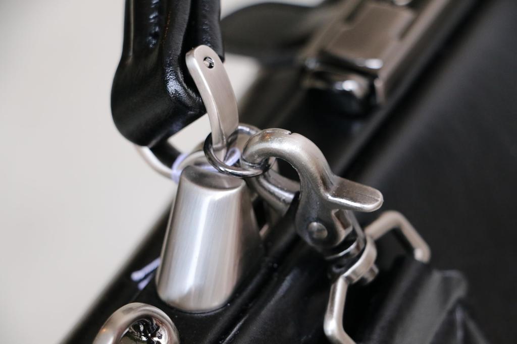 YOUTA LIGHT Leichte Dulles-Tasche, Hergestellt in Japan aus Kunstleder, Vertikal, Mittel, Schwarz