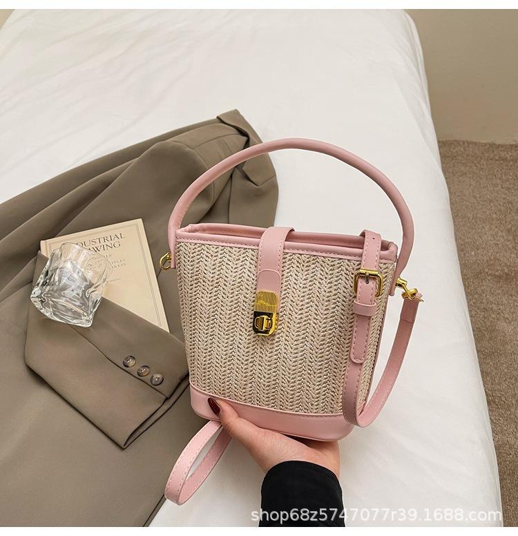 2005 New Large-capacity Straw Bag Niche Woven Portable Shoulder Bag Vacation Style Vacation Bucket Bag Lock Bag