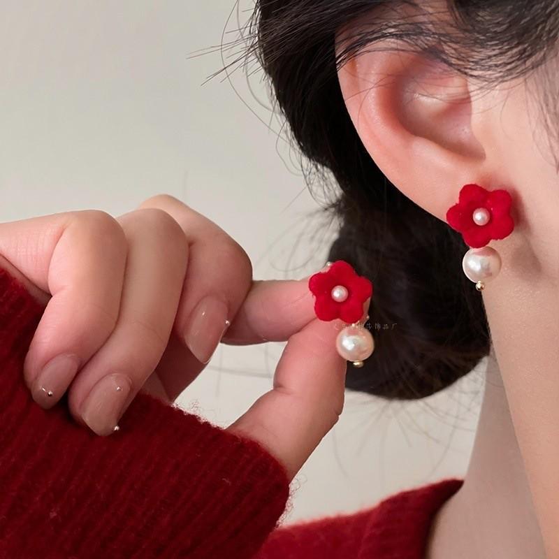 2025 New Year Red Velvet Pearl Earrings: Retro Hong Kong Style Whitening Studs for Women