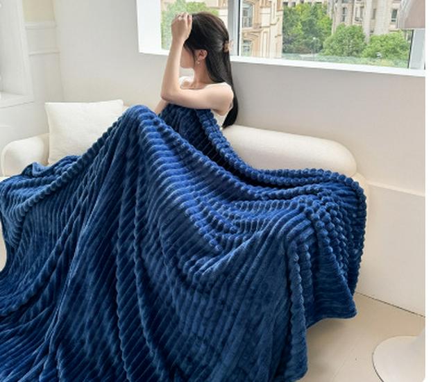 Luxurious Thickened Rabbit Plush Fleece Blanket - Warm, Lightweight, Ideal for Naps and Air Conditioning