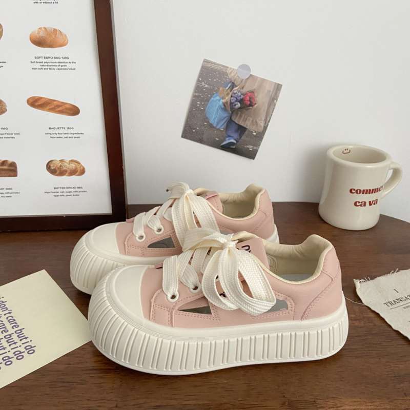 Milk white hollow little white shoes female ugly cute summer new chic sandals thick-soled breathable bread shoes big head board shoes