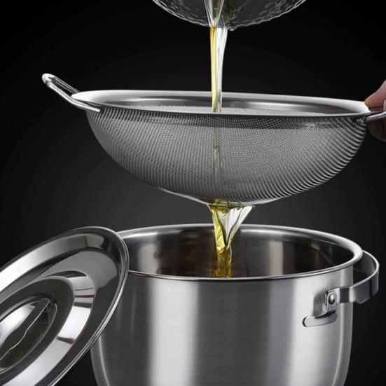 Bacon Grease Container with Strainer Stainless Steel Oil Storage with Lid And Handle High Temperature Oil Container Kitchen Grease Keeper