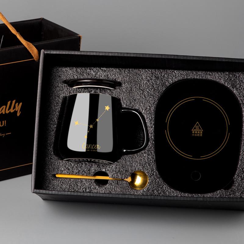 Spersonalizowany ceramiczny kubek do kawy z pokrywką i łyżeczką - Świąteczny wzór dla par