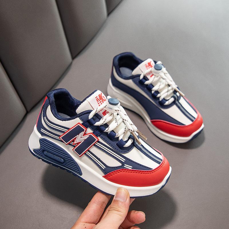 Children's sports shoes 2025 autumn new Korean version fashion soft sole non-slip medium and older children's casual and comfortable dad shoes