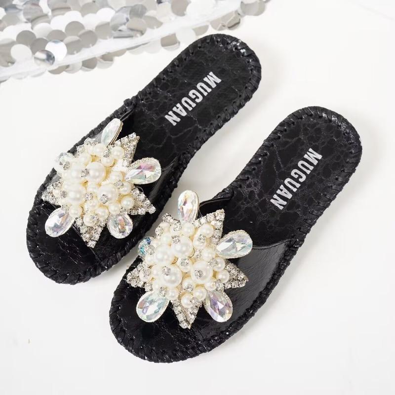 Retro fashion pearl flower flat-bottomed slippers women's new with skirt one-word beach drag tide