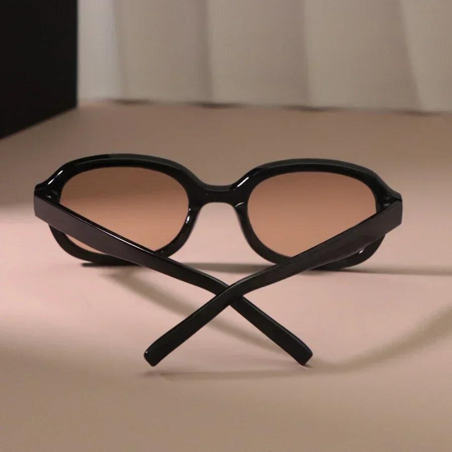 Retro Square Sunglasses Women Fashion Plastic Frame Vintage Sun Glasses Men Stylish Oversized Eyewear