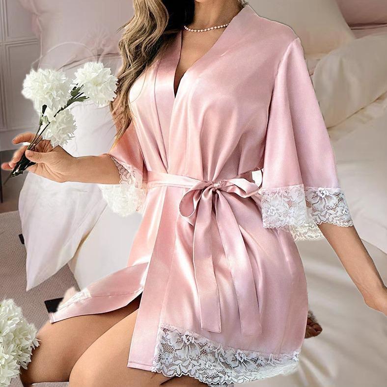 Pyjama Grande Taille pour Femme en Soie Glacée avec Peignoir en Dentelle
