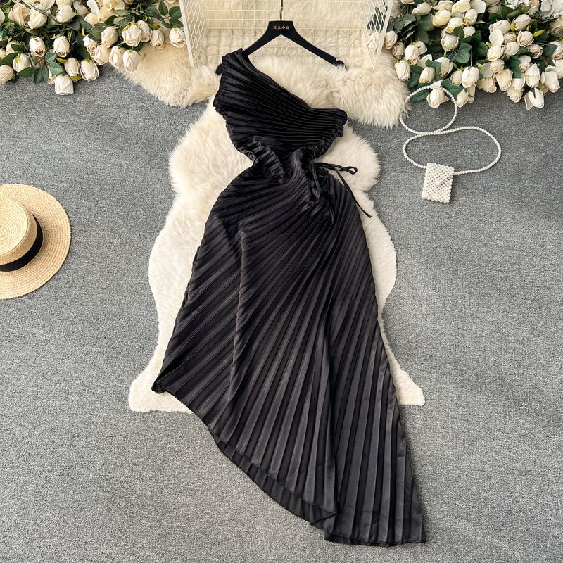 

Accessible Luxury Slant Shoulder Niche Style Pleated Irregular Dress Black All yards