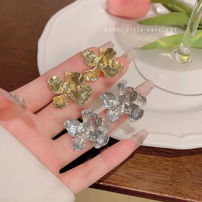 Cold Wind Irregular Three-dimensional Flower Earrings Femininity Metal Stud Earrings Personalized Ears