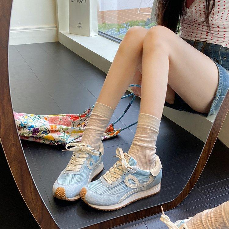 Inre höjning Tyska träningsskor dam sommar 2025 nya andningsbara nät sportskor luktar inte fötter casual retro bräde skor