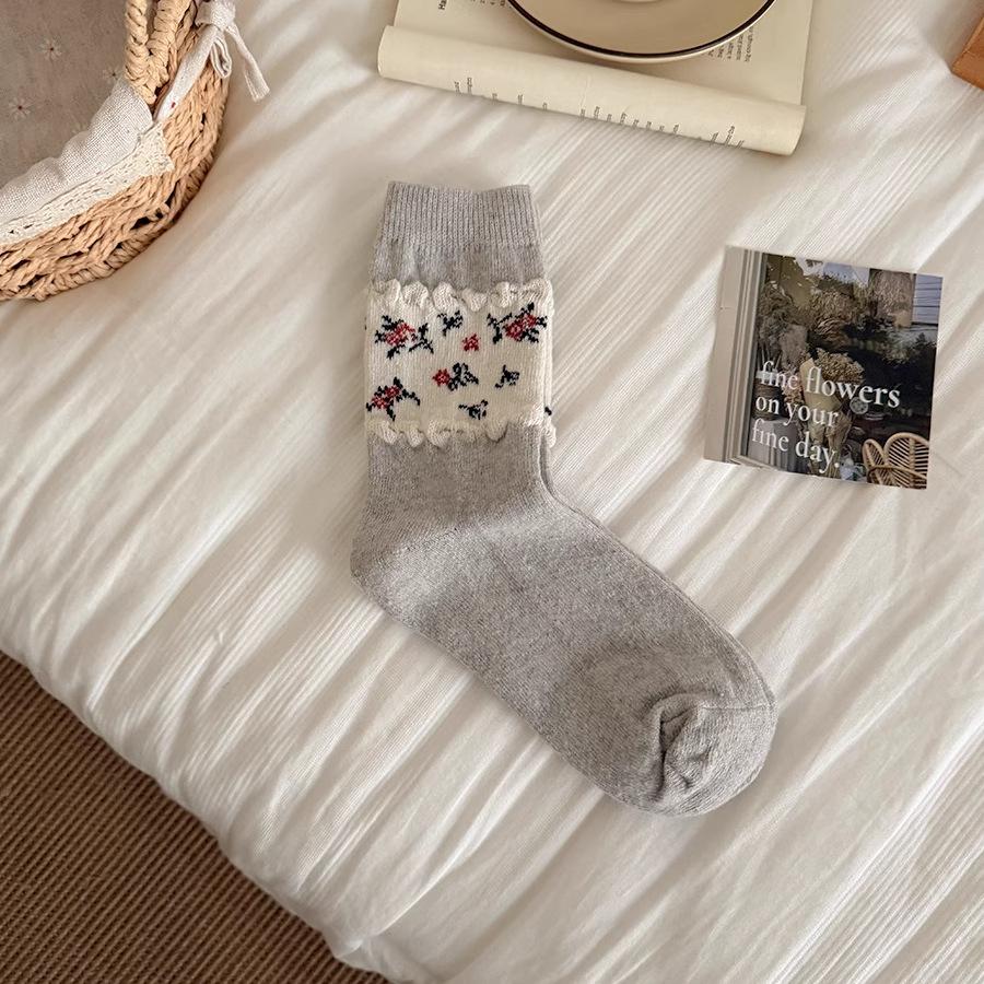 New Autumn And Winter Stacking Socks Children Mori Floral Sweet Sister Warm Medium Tube Calf Socks Contrasting Color Boneless Soft Waxy Cotton Socks