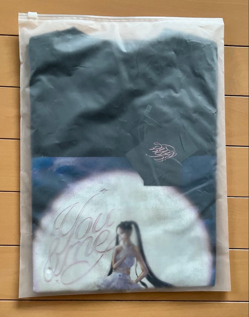

[USED] BLACKPINK JENNIE Black Pink Jennie T-shirt