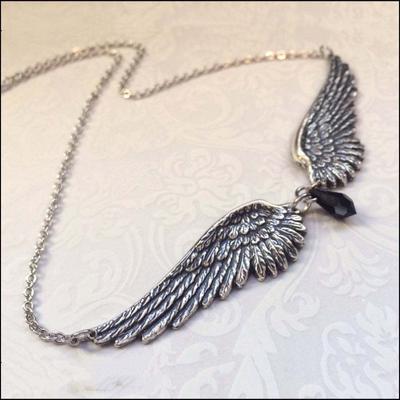 Engelsflügel Feder Schwarze Perlen Anhänger Choker Vintage Halskette Geschenk für Frauen Mädchen Weiblich Neuer Modeschmuck Großhandel
