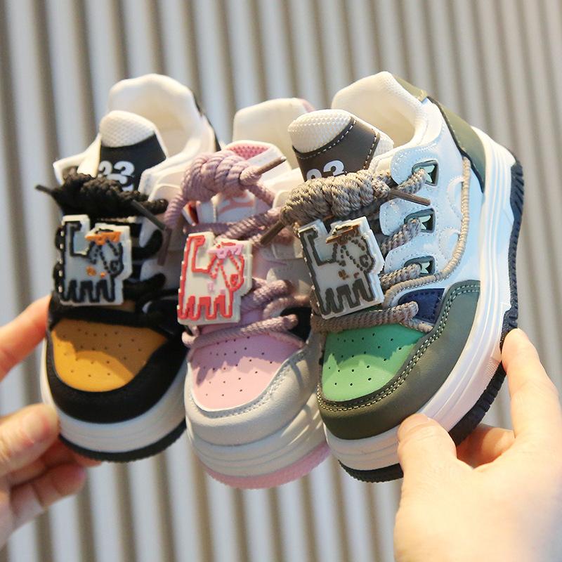 Children's sports shoes 2025 spring and autumn new girls casual shoes cartoon boys board shoes soft sole lightweight baby shoes