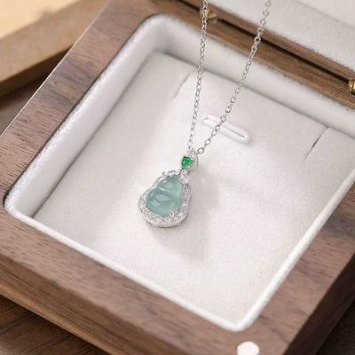Collana con Ciondolo in Giada Placcata Oro - Design Blu Acqua Fu Lu Hulu