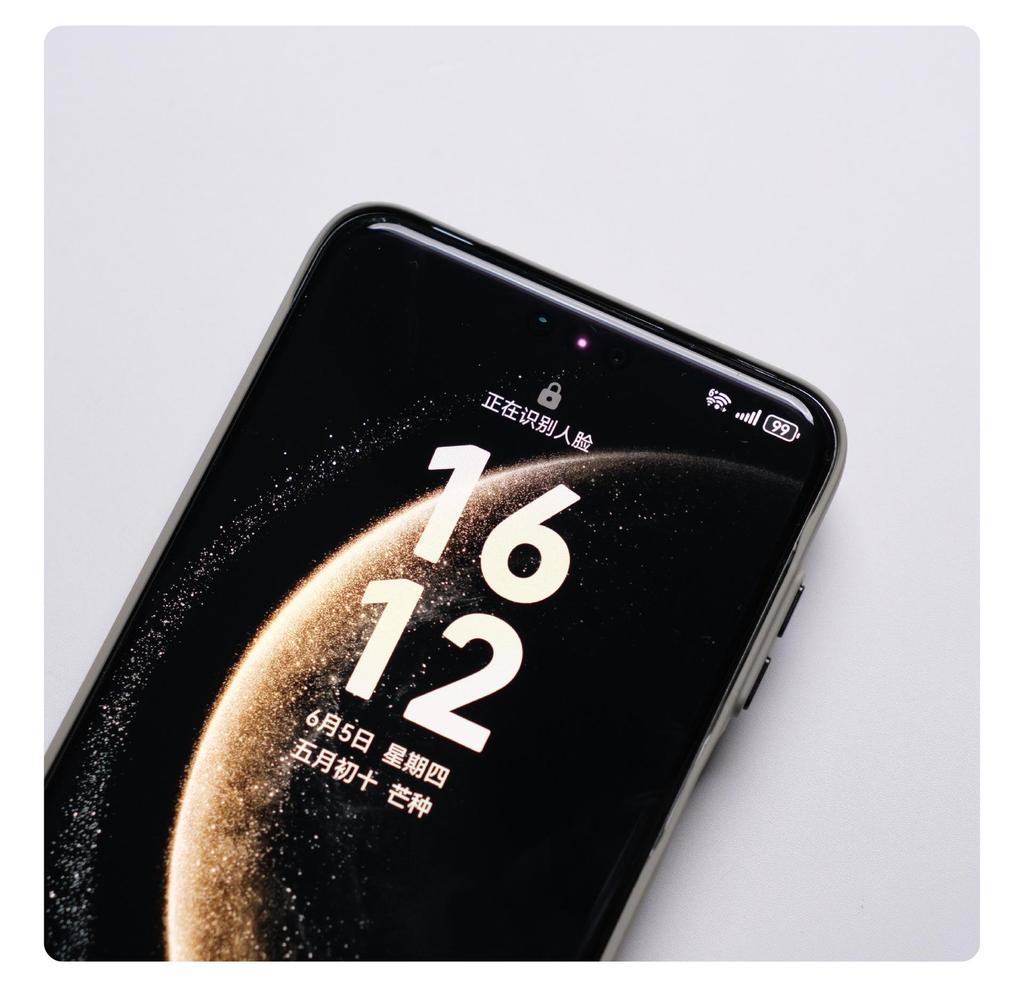 Huawei Mate70 Pro+ Ultra-thin CD Pattern Magnetic Frosted Phone Case