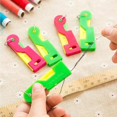 5/10 Stück Automatischer Feinnadel-Einfädler für ältere Menschen Liebesgerät Einfädler Fadenführungswerkzeug Spitze Geschenk für Mutter
