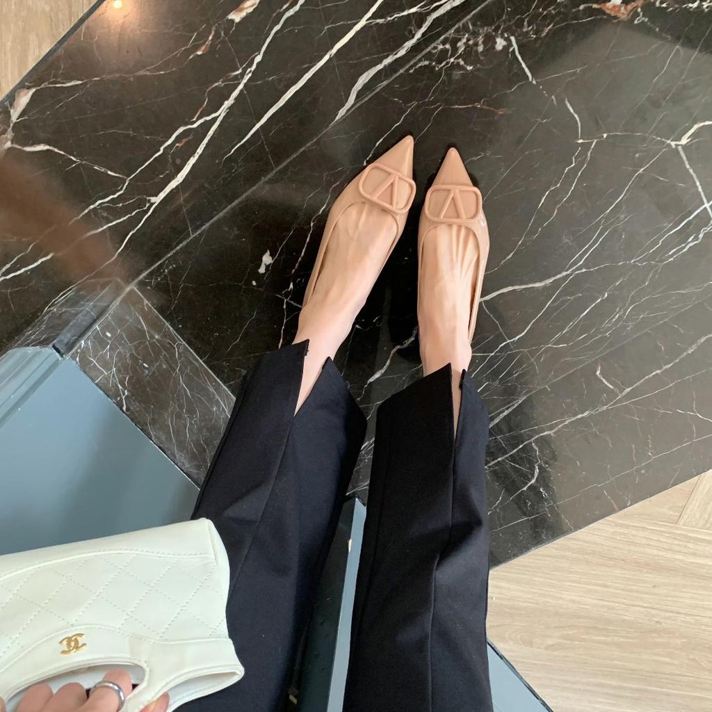 Innere Erhöhungsvariante~ Temperamentvolle kleine spitze V-Schnalle Pendler Plateau Einzelne Schuhe Damen Frühling Französisches Leder Dicker Absatz Ma