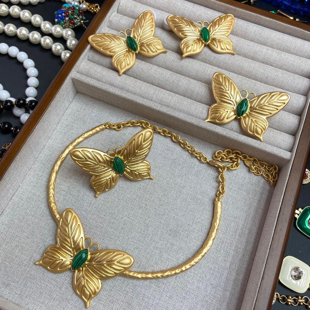 Retro Niche Designer Wind Heavy Industry Butterfly Engraving Malachite Necklace Set Fashionable Light Luxury High Sense