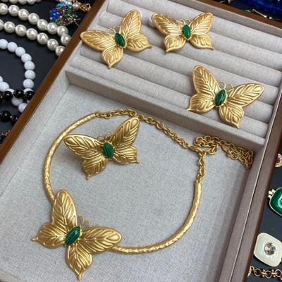 Retro Niche Designer Wind Heavy Industry Butterfly Engraving Malachite Necklace Set Fashionable Light Luxury High Sense