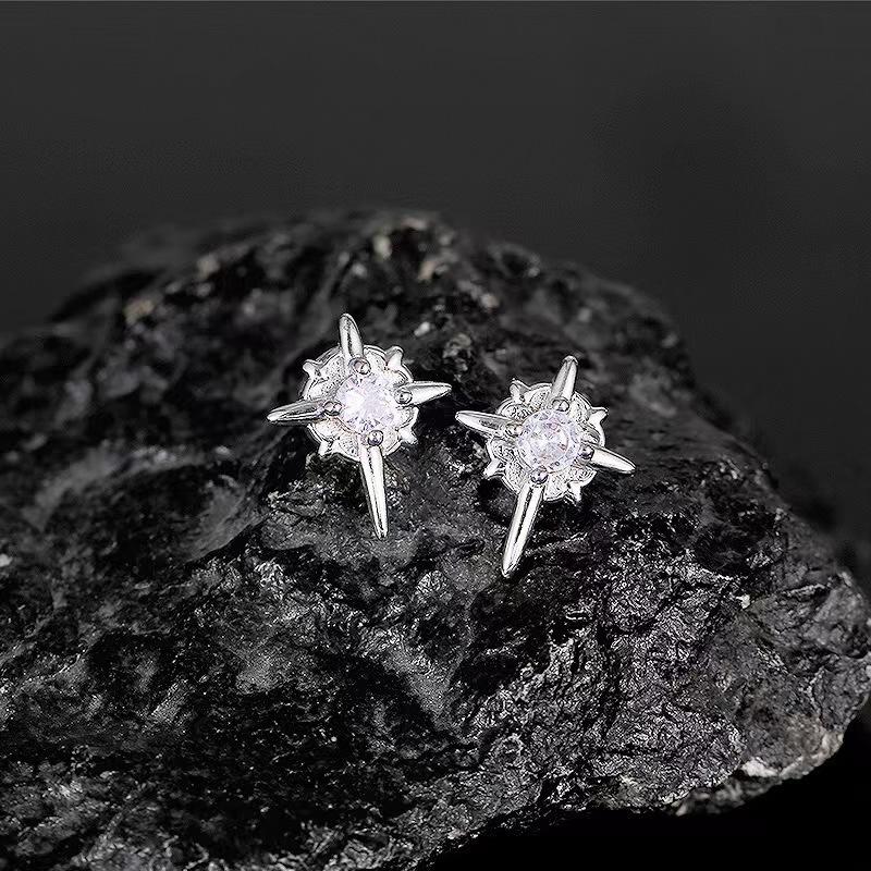 Polaris magnetic ear clips, male trend personality hip-hop style earrings, no ear piercings, ear nails, cross ears.