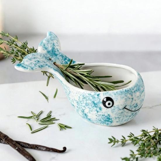 Herb Stripper Bowl Resin Herbal Peeling Bowl with 4 Size Holes Blue Whale Shape Pottery Herb Peeler for Removing Leaves from Thyme Rosemary