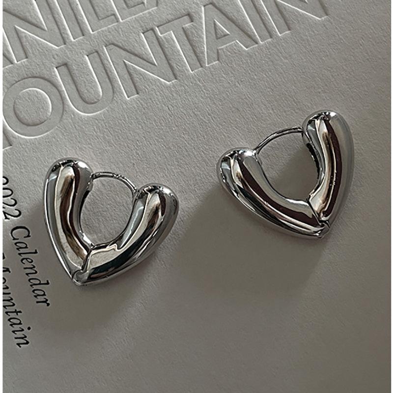 

Ins love серьги нишевый дизайн чувство высококачественного холодного ветра изысканные и маленькие серьги с пряжкой для ушей серьга кольцо серебряный
