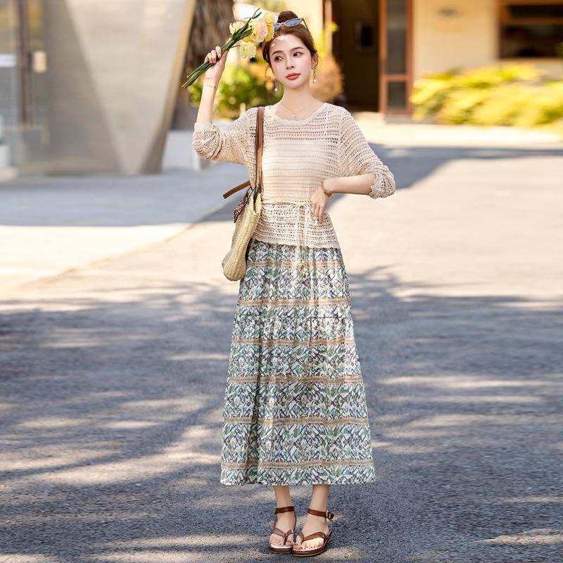 

Stylish 2025 Summer Sleeveless Top, Jacket, and Printed Skirt Set YF2558 L (52-57kg)