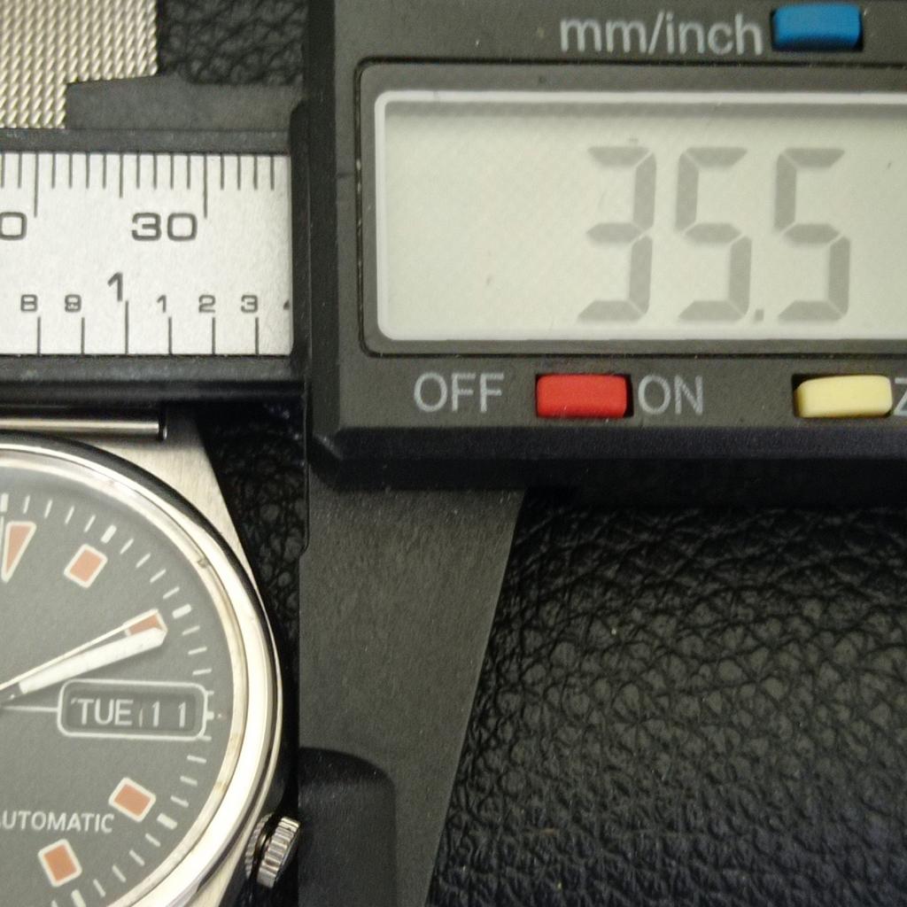 VINTAGE SEIKO 5 AUTOMATIC JAPAN 7009A MENS BLACK COLOR DIAL WATCH a702104-5 R208-a702104