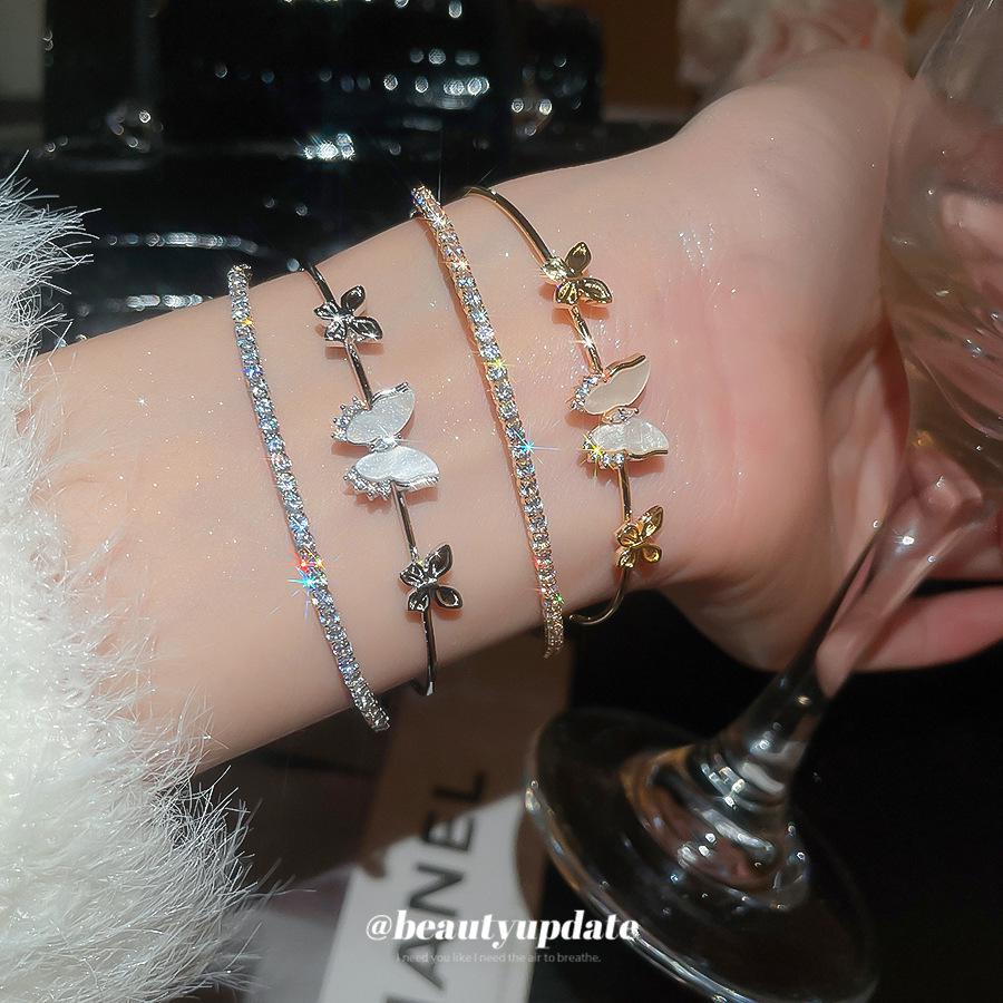 Korean Style Zircon Butterfly Bracelet: Elegant, Fashionable, and High-End Hand Jewelry Design.