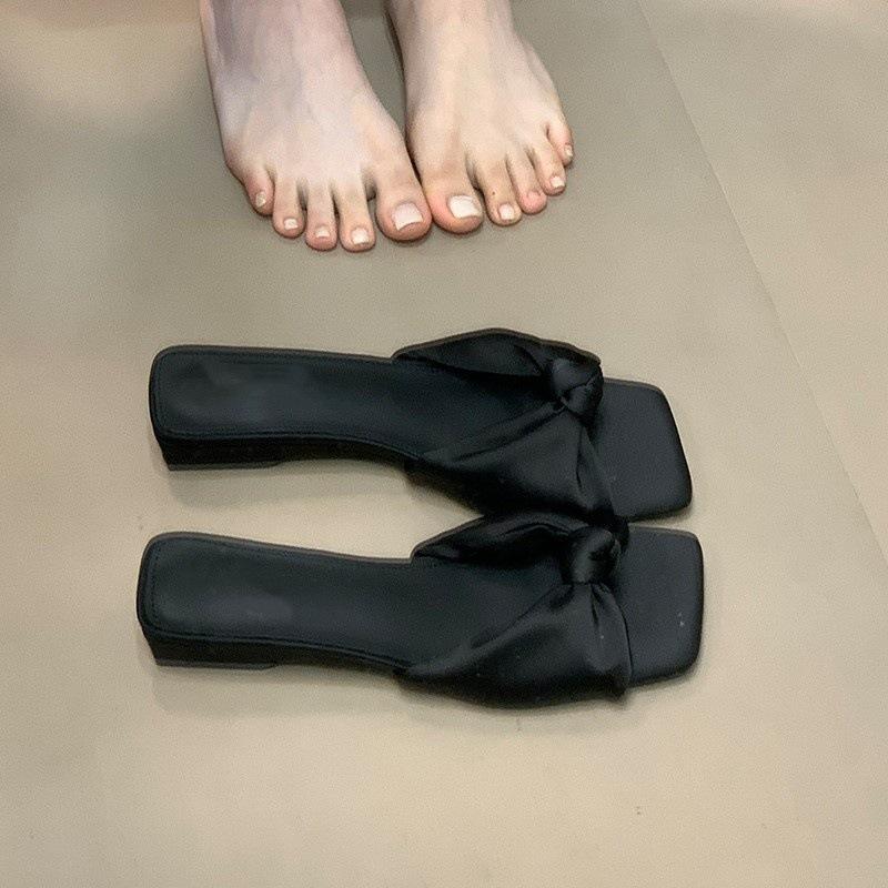 

Элегантные атласные шлепанцы с открытым носком 2025 лето новый сказочный стиль низкий каблук квадратный носок тапочки 40 чёрный