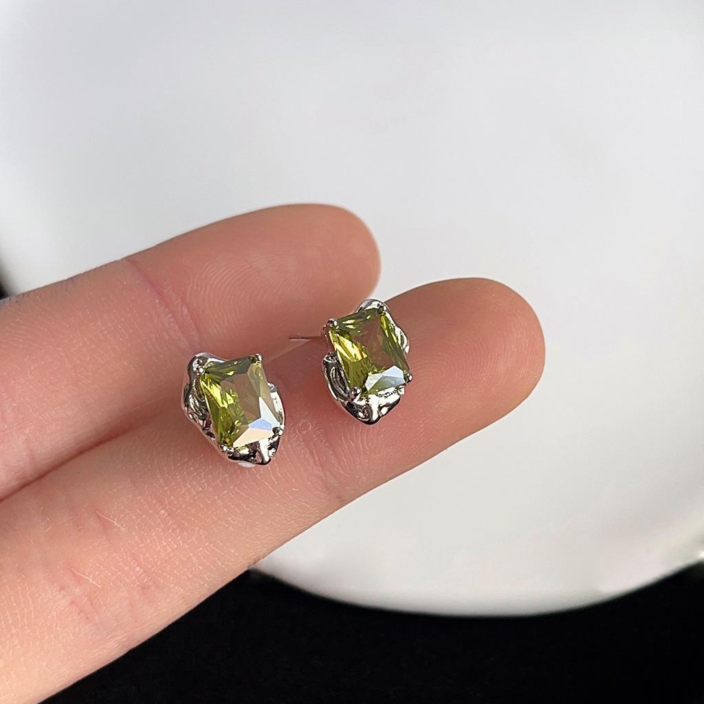 Niche Olive Green Zircon Stud Earrings: Trendy, High-End, Unique Personality, Women's Fashion Jewelry.