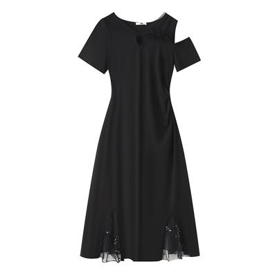A New Summer Dress for Plus-size Women, Featuring Loose, Off-the-shoulder, Puffed Sleeves and Pleated High-end Style