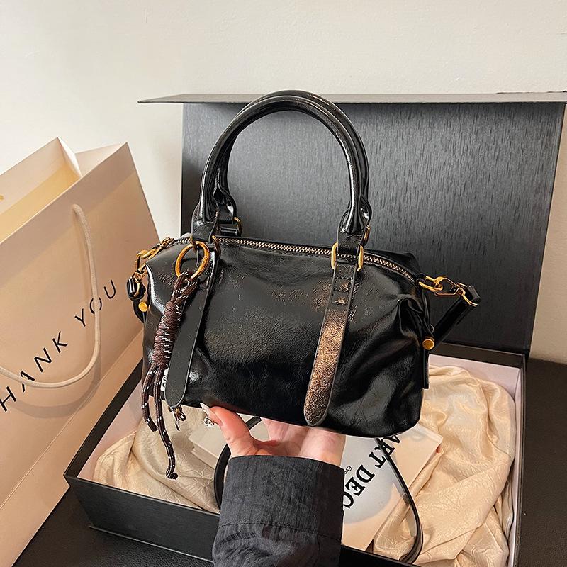 

Ретро женские сумки Новая высококачественная текстура Универсальные нишевые сумки-мессенджеры Повседневные портативные сумки-подушки чёрный