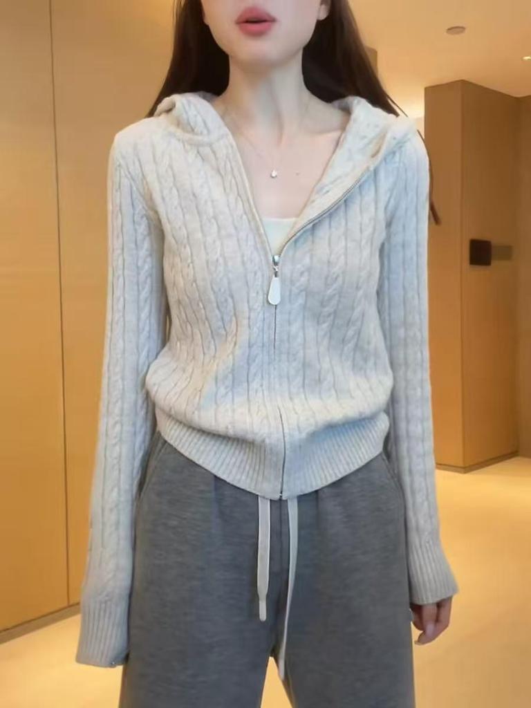 Women's Pure Wool Cable Knit Zipper Hoodie - Autumn/Winter 2026 Collection