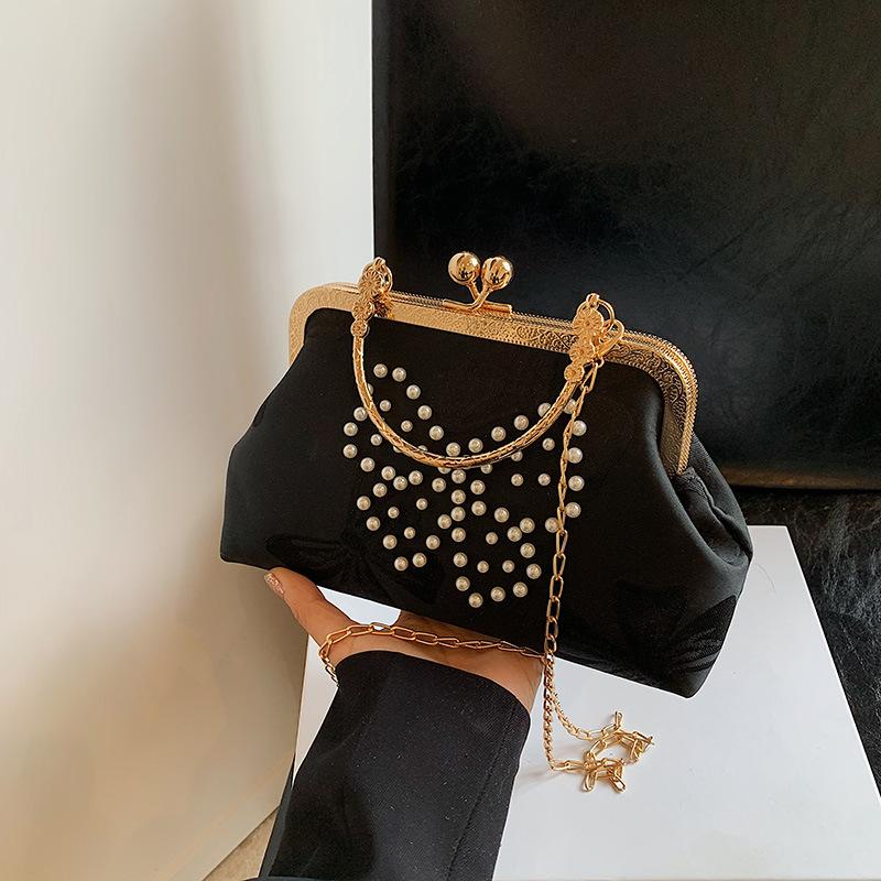 Rivet Butterfly Personality 2025 New Large Capacity Dinner Clip Chain One Shoulder Crossbody Portable Shell Bag Women