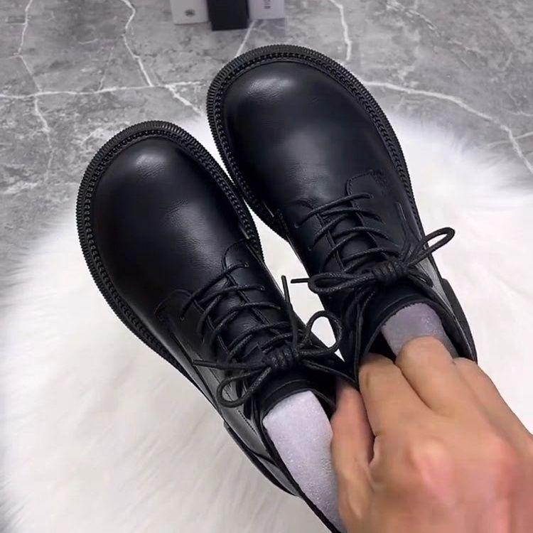 2025 Damen Lackleder Stiefeletten: Samtgefütterte, stilvolle Martin Schnee- & Motorradstiefel für Herbst/Winter.