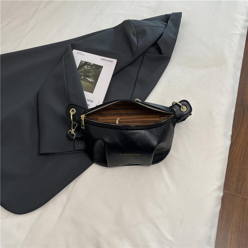 This year, the popular small bag women's 2025 summer new textured breast bag wide shoulder strap retro foreign commuter messenger bag