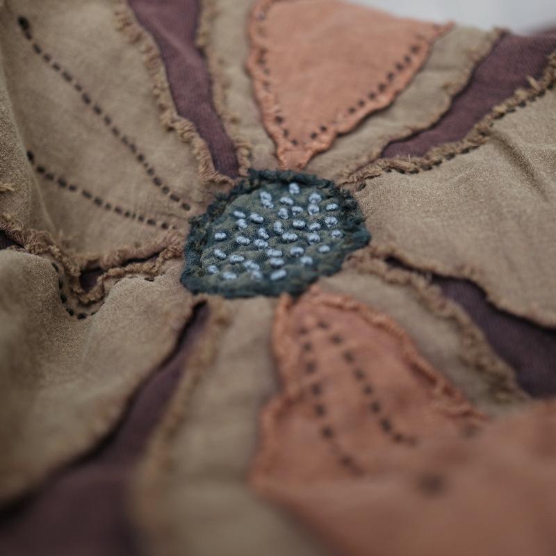 Rochie largă din in, brodată cu fulgi de zăpadă roșii Zen, vintage (1998)