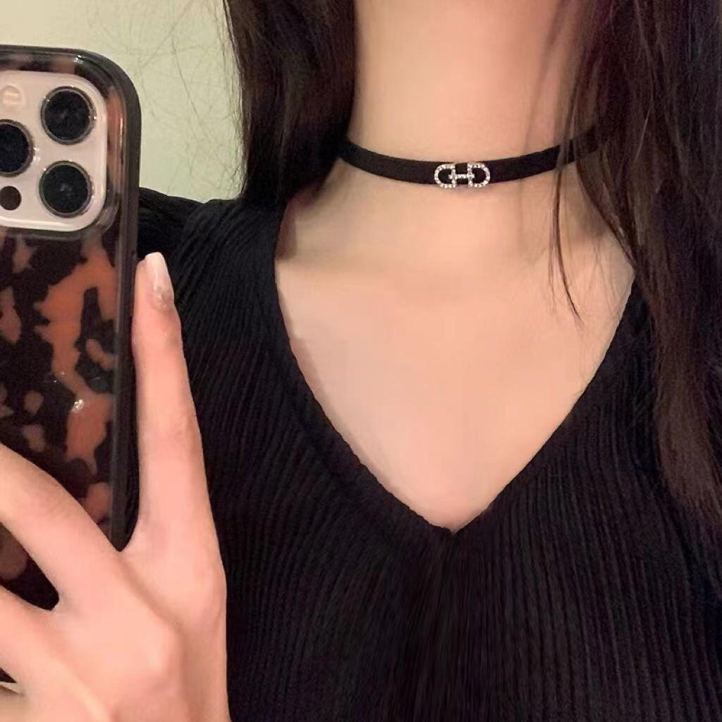 Luxurious Black Cord Choker Necklace for Women - Clavicle Chain Accessory