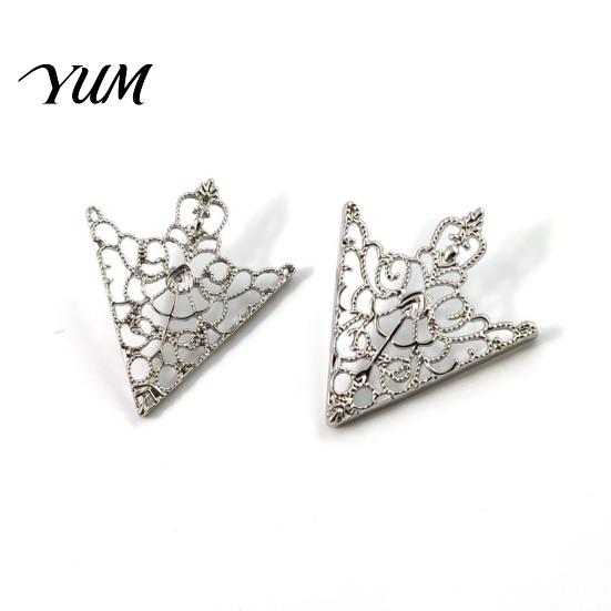 Decorative Brooch Pin 1 Pair Vintage Shirt Collar Clip, Hollow-Out Decoration Alloy Outfit Accessory Triangle for Men Women Suit Clip