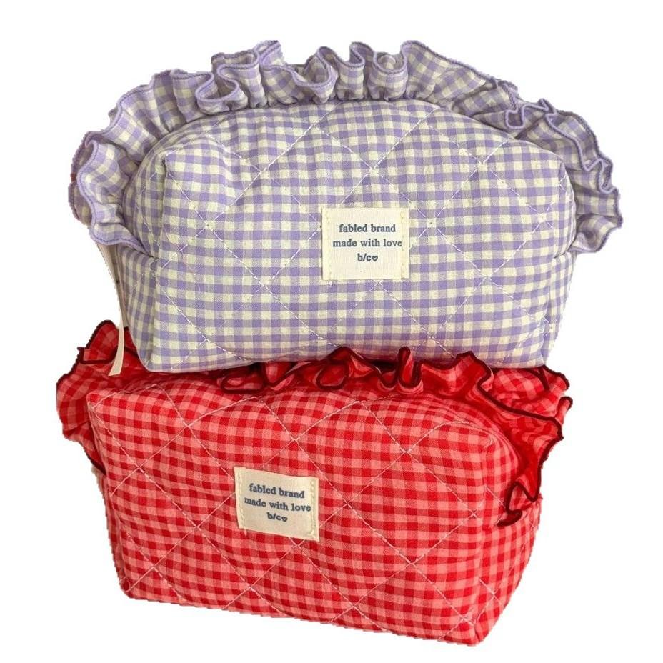 Portable Makeup Bag with Large Capacity, Eyebrow Pencil Storage Bag, Berry-colored Lace Cosmetic Bag, High Aesthetic Value for T