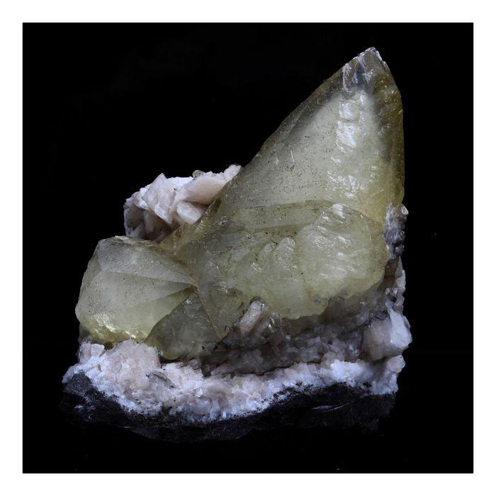 Pierres et Minéraux. Calcite, Dolomite. 292.5 ct. Anduze, Gard, Occitanie, France.